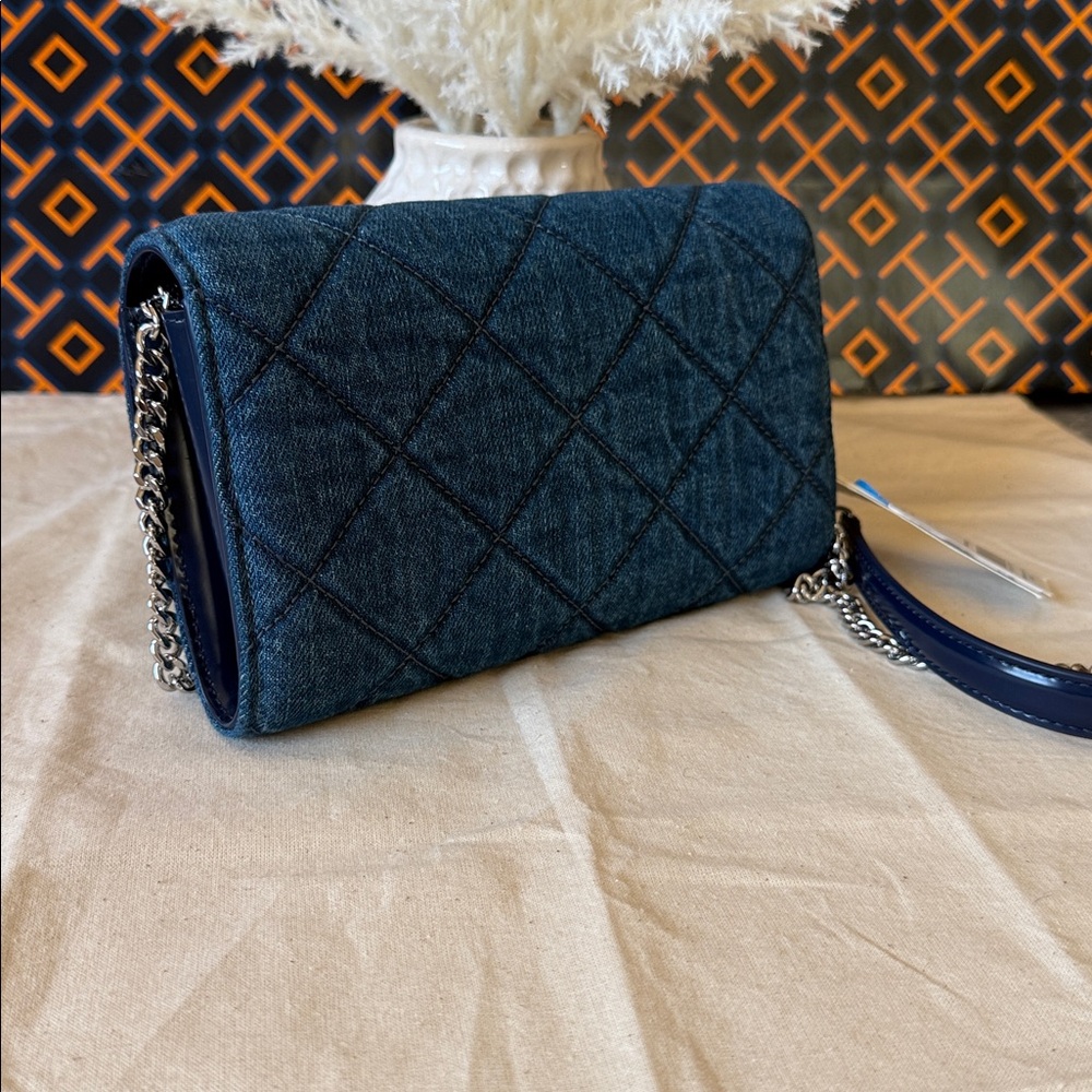 NWT , tory burch crossbody Stylish Blue Quilted Chain Bag - Picture 4 of 14